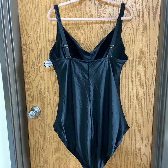 New Ruched Sweetheart twist One Piece Swimsuits For All - Picture 5 of 5